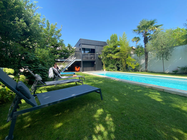 Au coeur d'un quartier calme , résidentiel , nous vous accueillons dans un gite  Le Bouscat, France Maison moderne, piscine Bordeaux .le Bouscat Entire home vacation rental 34961392