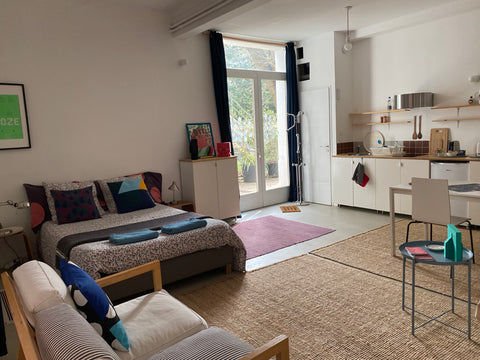 Large Studio of 33 m2 type workshop, very quiet, located in the center of Bordea  Large independent quiet studio Bordeaux center Private room in casa particular vacation rental 54078285