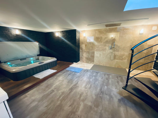 Loueur professionnel <br />Retrouvez nous sur mieuxqualhotel <br />Découvrez ce  Bordeaux, France Mieuxqualhotel jacuzzi privatif Le carré Entire rental unit vacation rental 45434233