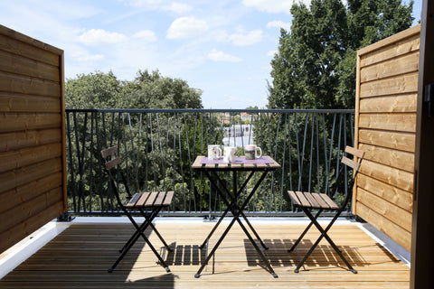 Charming 2 room apartment with terrace overlooking a wooded park. Private and se Bordeaux, France Charmant 2 pièces avec terrasse et parking Entire rental unit vacation rental 3692056