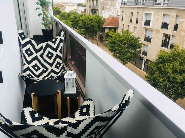 Située dans un vaste appartement lumineux refait à neuf en plein Bordeaux, vous  Bordeaux, France Bordeaux direct gare/aéroport (train st./airport) Private room in rental unit vacation rental 35417073