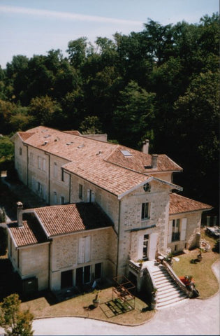 Ce bâtiment en pierre affiche un style et une situation résolument unique. Au mi Floirac, France Domaine du Phénix Appart T2 équipé de 51 m2 Entire condo vacation rental 51931996