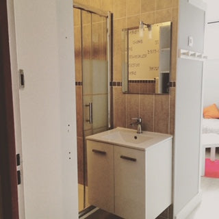 Petite studette en sous sol avec fenêtres donnant sur l extérieur , au cœur de G Saint-Caprais-de-Bordeaux, France studio gradignan situé au 26 rue Loustalot Entire condo vacation rental 32303990