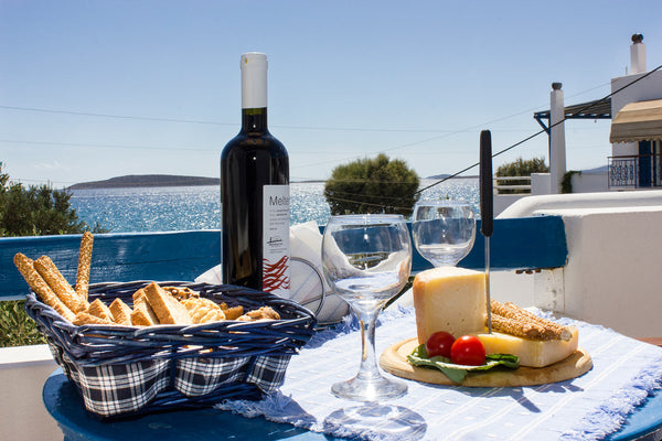 Fully equipped studio for 2 people with  fridge & coffee making facilities, loca Athens, Greece Beachfront Bungalow 