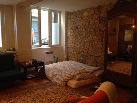 33 m2 studio with cute kitchen, sofa and double bed. Old apartment style with ha Lyon, France Cute apartment in Croix Rousse Entire rental unit vacation rental 16623180