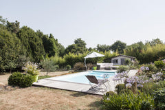 <b>The space</b><br />Calme et charme d'un village surnommé " le balcon de Borde Bouliac, France Chambre double, SDB & piscine Private room in home vacation rental 3913837