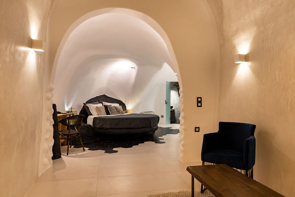 The Elegant Suite consists of a master bedroom with en suite bathroom and a livi  Elegant Suite with Indoor Jetted Tub - Daydream Luxury Suites Private room in bed and breakfast vacation rental 44313842