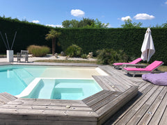 L’appartement de plein pied est adjacent a notre maison , il possède une terrass Eysines, France T2 indpdt dans maison avec piscine près bordeaux Entire rental unit vacation rental 36933518