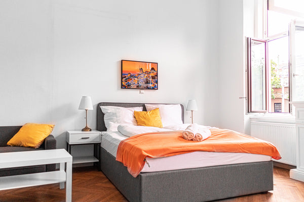 Das geräumige 55 m² große Apartment ist eine großartige Option für reisende Freu  Joyful 2BR Apt. @ AKH Hospital - Ideal f Patients Entire rental unit vacation rental 702067880335074187