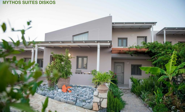 Mythos suites δικλινο  δωματιο,  διπλο κρεβατι , ενα μπανιο και μπαλκονι με θεα   7.Mythos suites diskos Entire rental unit vacation rental 39607004