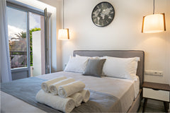 White and Gray apartment provides accommodation in a prime location in Rethymno, Rethimnon, Greece White&Gray Apartment 1 in the main square of town Entire rental unit vacation rental 43177245