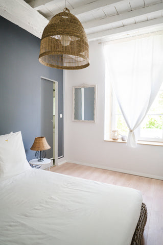 A l'étage, chambre charmante avec lit 140, tv, climatisation et salle de bain ma  CANNELLE, Chambre à l'étage Private room in bed and breakfast vacation rental 602980725044735188