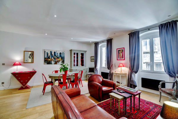 This superb apartment of 120 m² (about 1290 ft²), located in a stone building, i Bordeaux, France THE CONFIDENTIAL, lovely 2 bedrooms flat Entire rental unit vacation rental 43514638