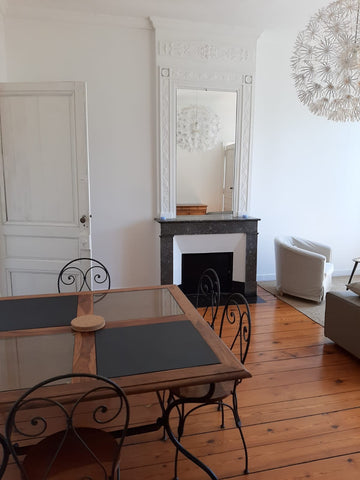 Unique et rare au Centre de Bordeaux, ce spacieux duplex propose des prestations Versailles, France Spacieux DUPLEX de 92m2 Hypercentre, triangle d'or Entire loft vacation rental 46845394