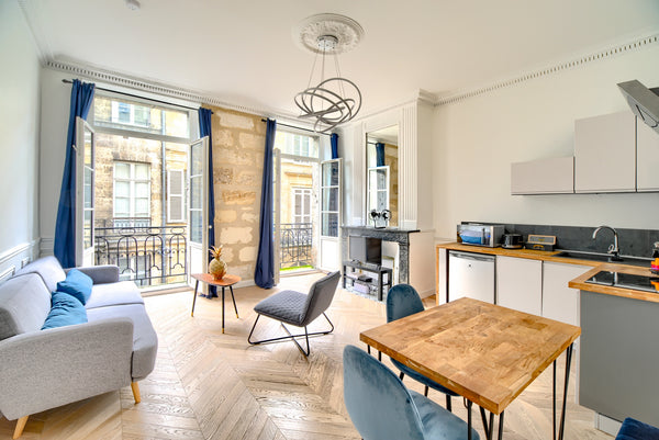 Le Feel Good is a beautiful 37 m2 apartment, on the 2nd floor of a beautiful sto Rennes, France LE FEEL GOOD - Nice Apt in Bordeaux Downtown Entire rental unit vacation rental 50044059