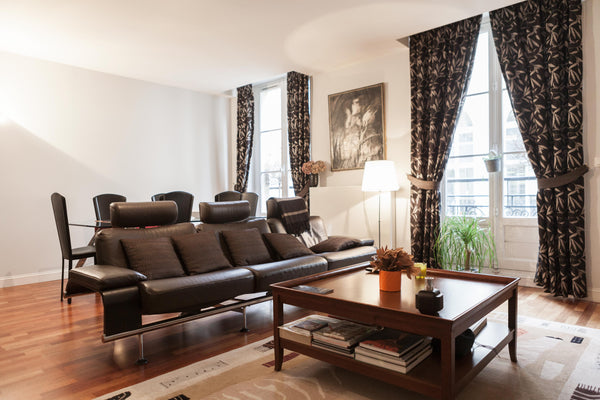 Spacious flat in the heart of Bordeaux with a private parking spot. The 'rue de  Bordeaux, France ❤ Quinconces - spacious flat & private parking ❤ Entire rental unit vacation rental 18764420