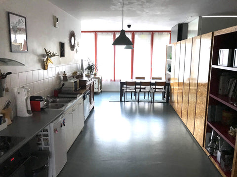 Grand appartement moderne, traversant, très lumineux avec grande terrasse. Idéal  Grand appartement pour 4 pax derrière la gare Entire rental unit vacation rental 40021766