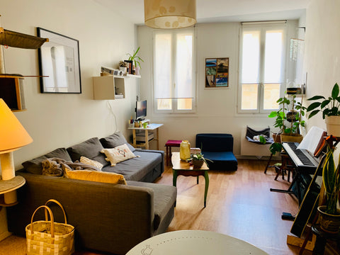 Welcome to Bordeaux!<br /><br />My apartment is very well located in the heart o Bordeaux, France 1bdr apartment in the heart of Bordeaux Chartrons Entire rental unit vacation rental 49360740