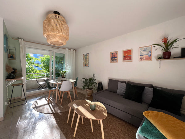 Logement de 45m² situé à Bègles, spacieux et lumineux avec loggia, Wifi FIBRE, i Bègles, France Appartement rénové 15min du centre + parking privé Entire rental unit vacation rental 27948306