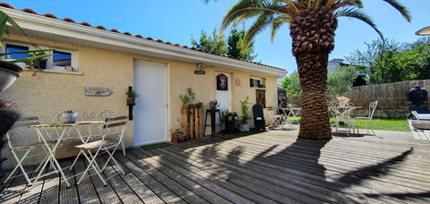 Profitez du calme à seulement 2.7 km du grand théatre de Bordeaux, emplacement g  Charmant studio disposant d'un canapé convertible Entire home vacation rental 659095581630512417