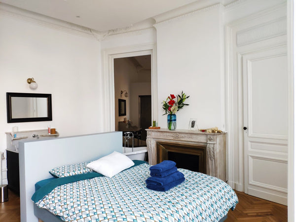 Découvrez Bordeaux avec cet appartement tout juste rénové aux prestations except Bordeaux, France 100m2 central : terrasse, jardin, parking Entire rental unit vacation rental 41574563