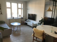 Din familie vil være tæt på alt, når I bor i denne centralt beliggende bolig. <b Copenhagen, Denmark Central og skøn lejlighed i rolige omgivelser Entire condo vacation rental 708631927671759188