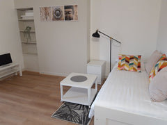 Charmant studio pour 1 personne, rénové, situé à 3 min de la Gare St Jean, dans  Bordeaux, France Studio 1 pers Gare St Jean Bordeaux(bail mobilité) Entire rental unit vacation rental 54138902