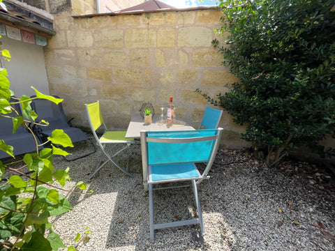 Jolie petite maison à l’arrière d’un immeuble en Pierres cours d’Albret , agréme Belin-Béliet, France Joli T2 cosy, lumineux, belle cour,Bordeaux centre Entire rental unit vacation rental 50260300