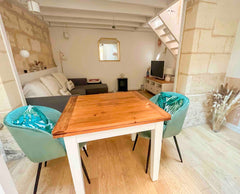 Charmant t2 en hyper centre, idéal pour profiter d’une escapade citadine. <br /> Bordeaux, France Appartement cosy avec terrasse Entire rental unit vacation rental 684441025749996997