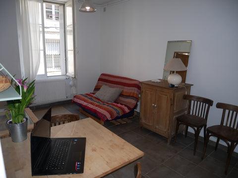  Bordeaux, France T1 calme  et frais Entire rental unit vacation rental 26456423