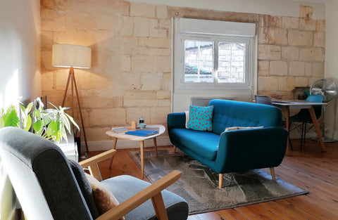 Apartment 33m².<br />Bright, comfortable, wooden floor, exposed stone wall, eleg Bordeaux, France Apartment T2. Historical district. Entire rental unit vacation rental 17035763