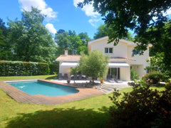 Big family home with 5 rooms ( 3 double beds and 2x2 single beds), 4 bathrooms,  Saint-Médard-en-Jalles, France Villa near Bordeaux with pool Entire home vacation rental 6518154