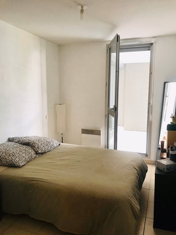 Chambre privée dans un appartement neuf de 54m2 proche de toute commodité, des q  Chambre privée aux chartrons Private room in condo vacation rental 42635534