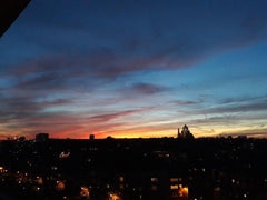 L'appartemment se situe dans un quartier calme. Il est à deux pas de la station  Brussels, Belgium Sunset City View Entire rental unit vacation rental 31978376