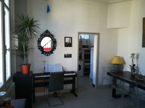 Chambre dans jolie maison de ville avec terrasse, très calme, à deux pas de la g Bordeaux, France Chambre avec terrasse Private room in townhouse vacation rental 49189142