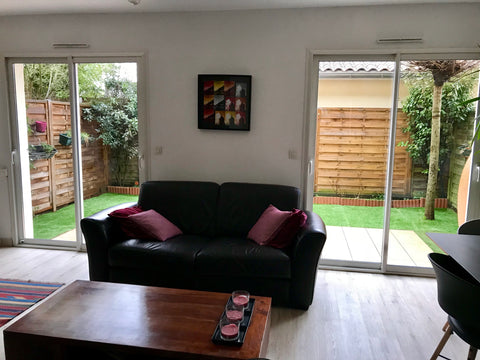 Maison de ville récente très bien située. Vous serez dans un environnement calme Mérignac, France Maison 3 ch avec jardin privatif et accés piscine Entire townhouse vacation rental 25972043