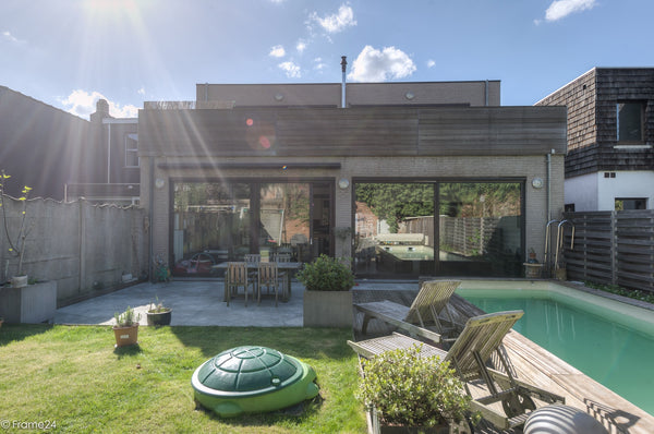 Antwerp, Belgium Groot app met verwarmd buitenzwembad Entire rental unit vacation rental 44661497