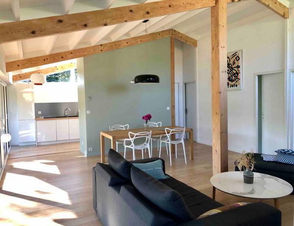 Maison d'architecte en bois. Moderne et design, récemment rénovée, il s'agit d'u Floirac, France Maison de vacances aux portes de BX Entire home vacation rental 6593259