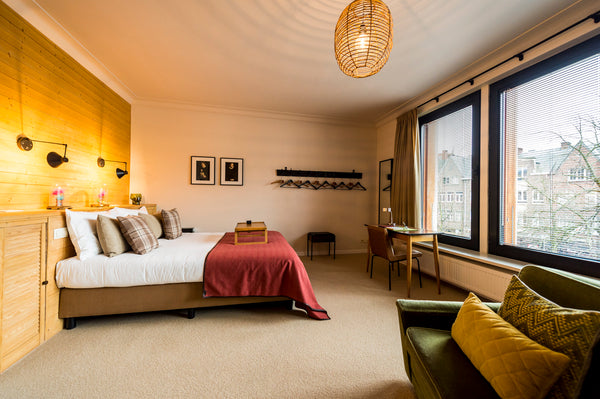 This second floor suite with a splendid square view has been decorated in a warm Antwerp, Belgium aplace/antwerp: amazing suite & square view Room in boutique hotel vacation rental 891884