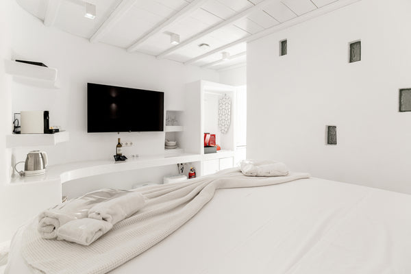 Experience the  nightlife of Mykonos just a few steps away from your doorstep. L  Mykonos White Cave (Little Venice) Cycladic home vacation rental 36551161