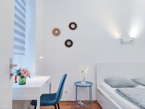 One room in an 2-rooms-apartment is available for daily rent!<br /><br /><b>The   Cozy room near Praterstern! Private room in serviced apartment vacation rental 648630610261712073
