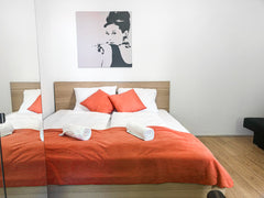 This is a Private room in a shared apartment.<br /><br />WIEN MITTE The Mall can  Simple Double Room - Suitable for Longstays Private room in rental unit vacation rental 628038597771300143