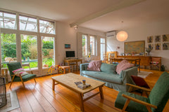 Superb Bordeaux house, family and warm!<br /><br />Capacity of 6 people, 2 level Bordeaux, France Agréable Maison de ville avec jardin & parking Entire townhouse vacation rental 553527570482797424