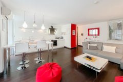 Superb authentic and bright 75m2 flat in the heart of the Golden Triangle with l  Superb authentic and bright flat in the heart of Entire rental unit vacation rental 574484787381495453