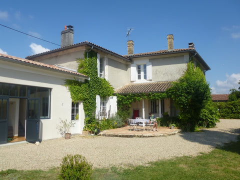 En toute proximité du centre de Bordeaux (20 mn en voiture ou en tramway), notre Taillan-Médoc, France Maison en pierre aux portes du Médoc, La mouline Entire home vacation rental 33111286