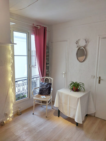 Tout petit mais très bien situé, notre studio de 18m2, au 3ème sur cour sans asc Paris, France Tout petit mais trés bien situé : ) Entire rental unit vacation rental 25154658