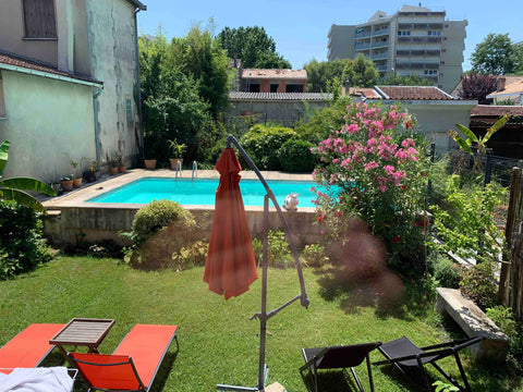 Détendez-vous dans ce logement calme et élégant.<br />Jardin intime , piscine ,2 Mérignac, France Maison calme  proximité du  centre de bordeaux Entire home vacation rental 50410477