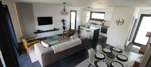 Goûtez l'élégance de ce logement exceptionnel.<br /><br /><b>Guest access</b><br  Appartement à deux pas de bordeaux Entire townhouse vacation rental 571735307836321649