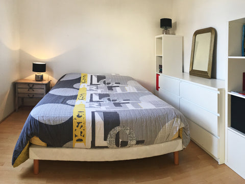 La chambre et la salle de bain (douche) se trouvent à l'étage.<br />La maison es Bordeaux, France L'Auberge Bordelaise 2 Private room in home vacation rental 42148274