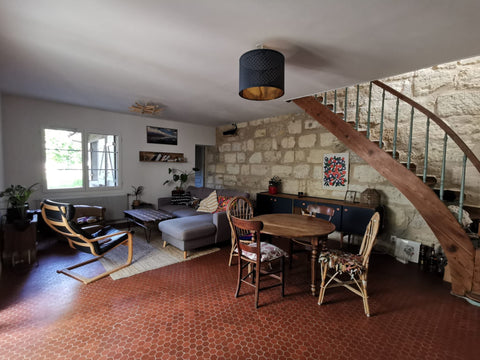 Maison composée de 2 chambres, une salle de bain avec toilettes, une cuisine et  Bordeaux, France Jolie maison de caractère, entourée de 2 jardins. Entire townhouse vacation rental 28212940